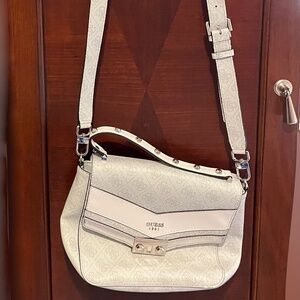 Beautiful GUESS White/Gray Design Crossbody Purse